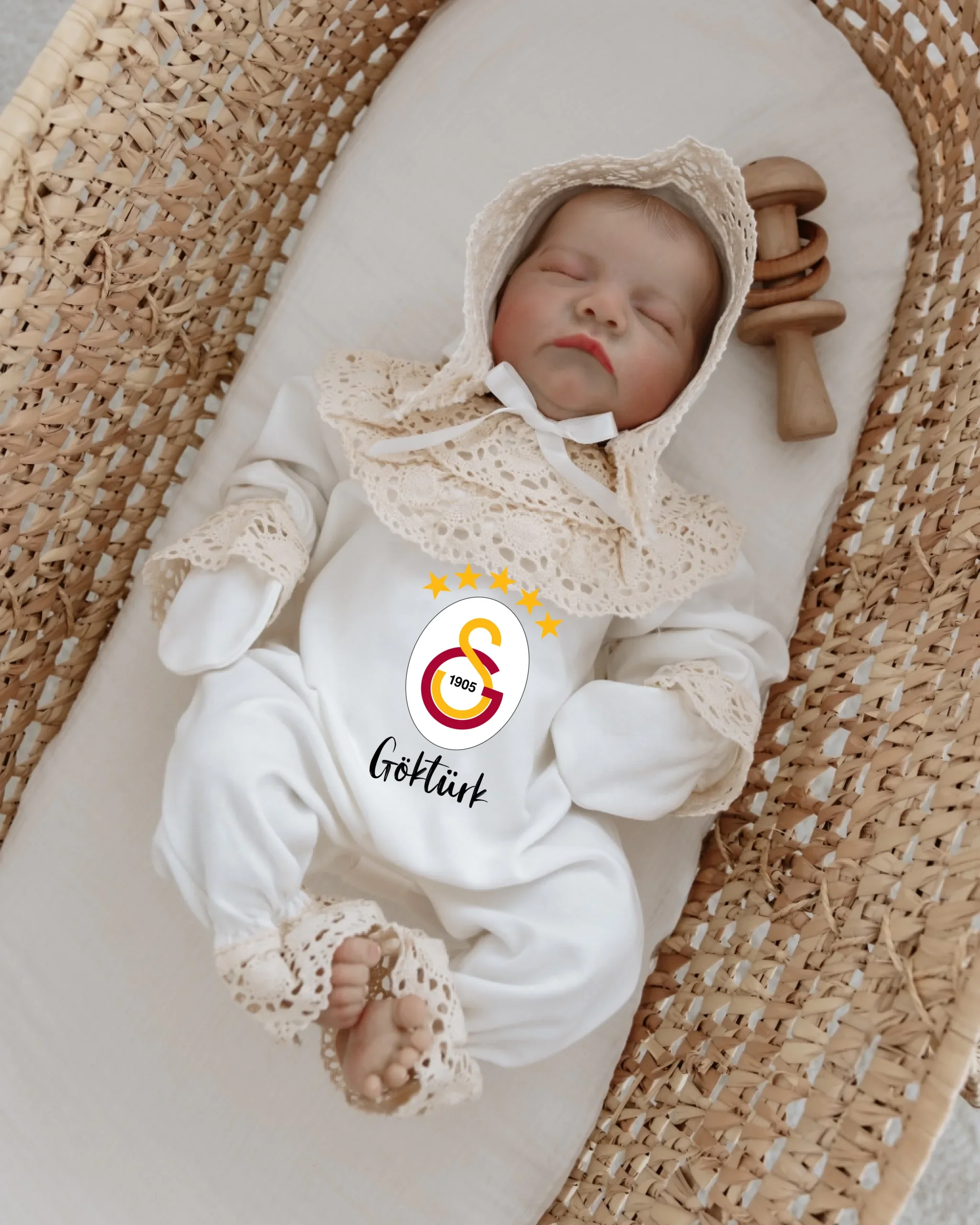 GS-BJK-FB-TS - Exclusieve Geboortepakjes voor Meisjes – Newborn Setje met Kant (4-delige) - Afbeelding 8